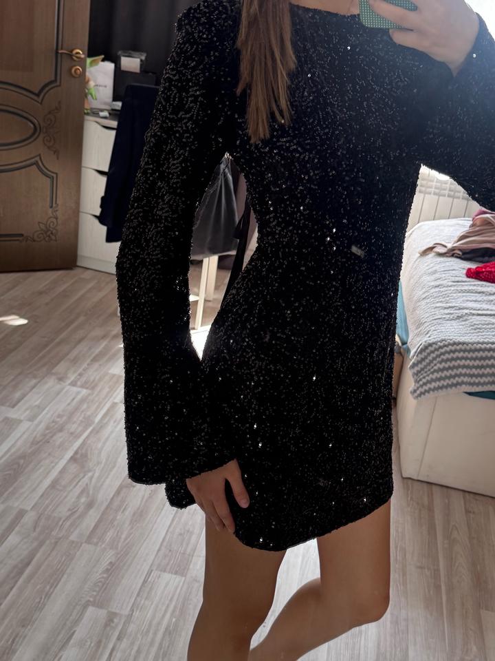 Платье с паетками