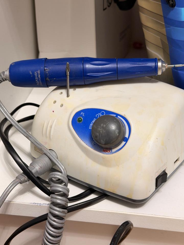 Профессиональный аппарат для проведения процедур маникюра, педикюра и наращивани