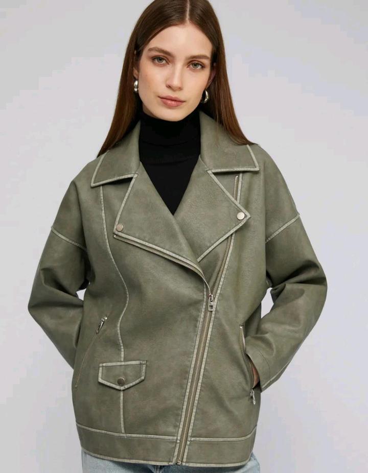 Продам новую куртку-косуху zolla