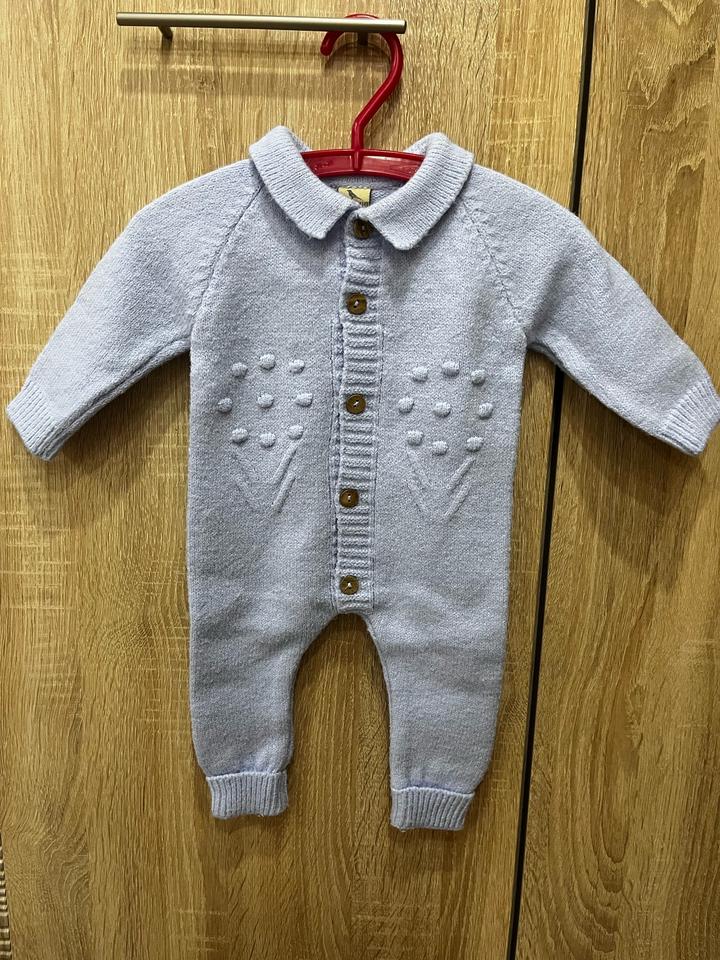 Комбинезон вязаный для новорожденного