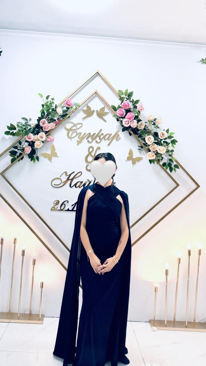 Вечернее атласное платье с кейпом (на выпускной / свадьбу / фотосессию)