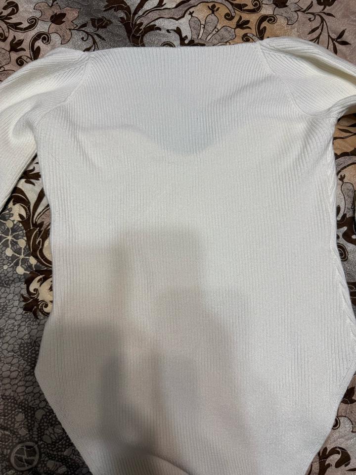 Трендовая белая кофта