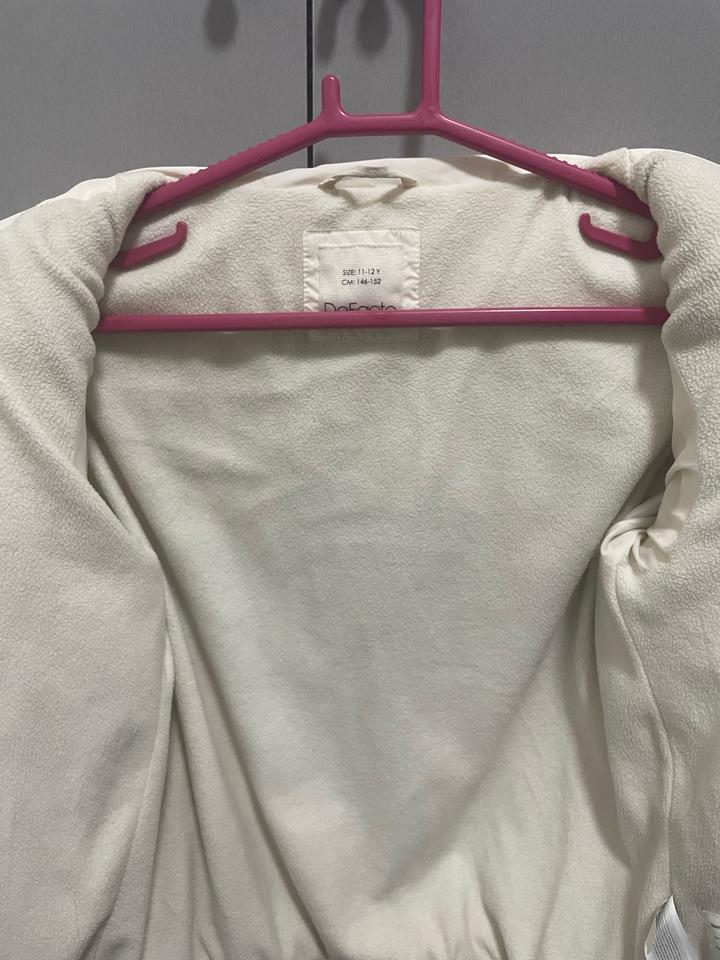 Белая куртка DeFacto