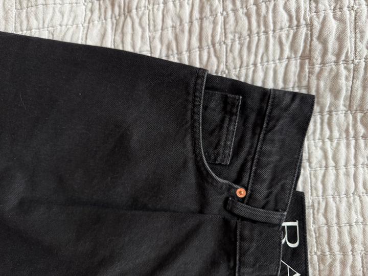 Черные джинсы Raey