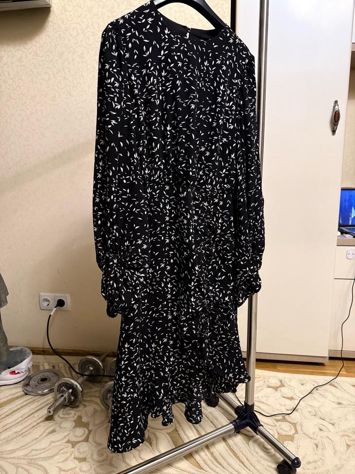 Черное платье в цветочек Lichi