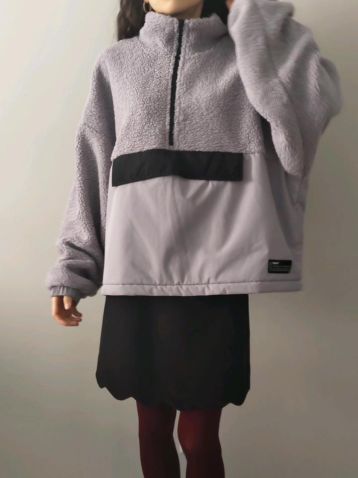 Сиреневый джемпер, верхняя одежда