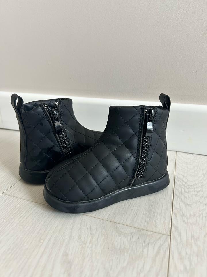 Деткие ботинки