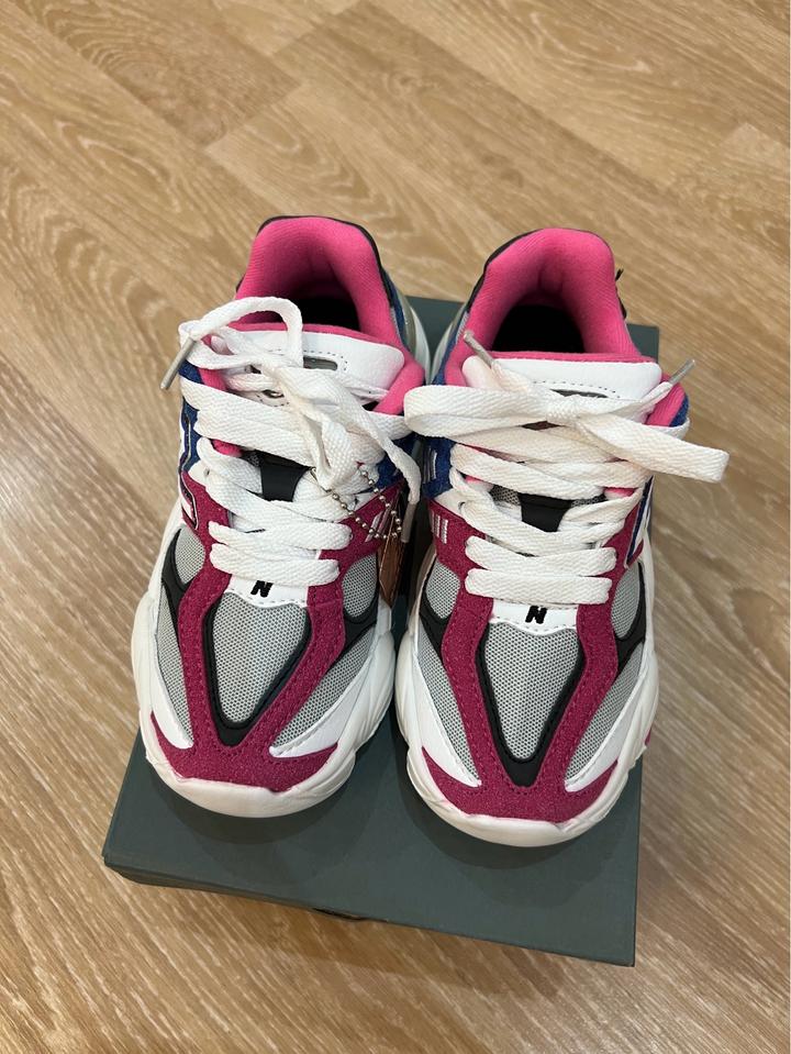 Продам детские кроссовки New Balance 9060