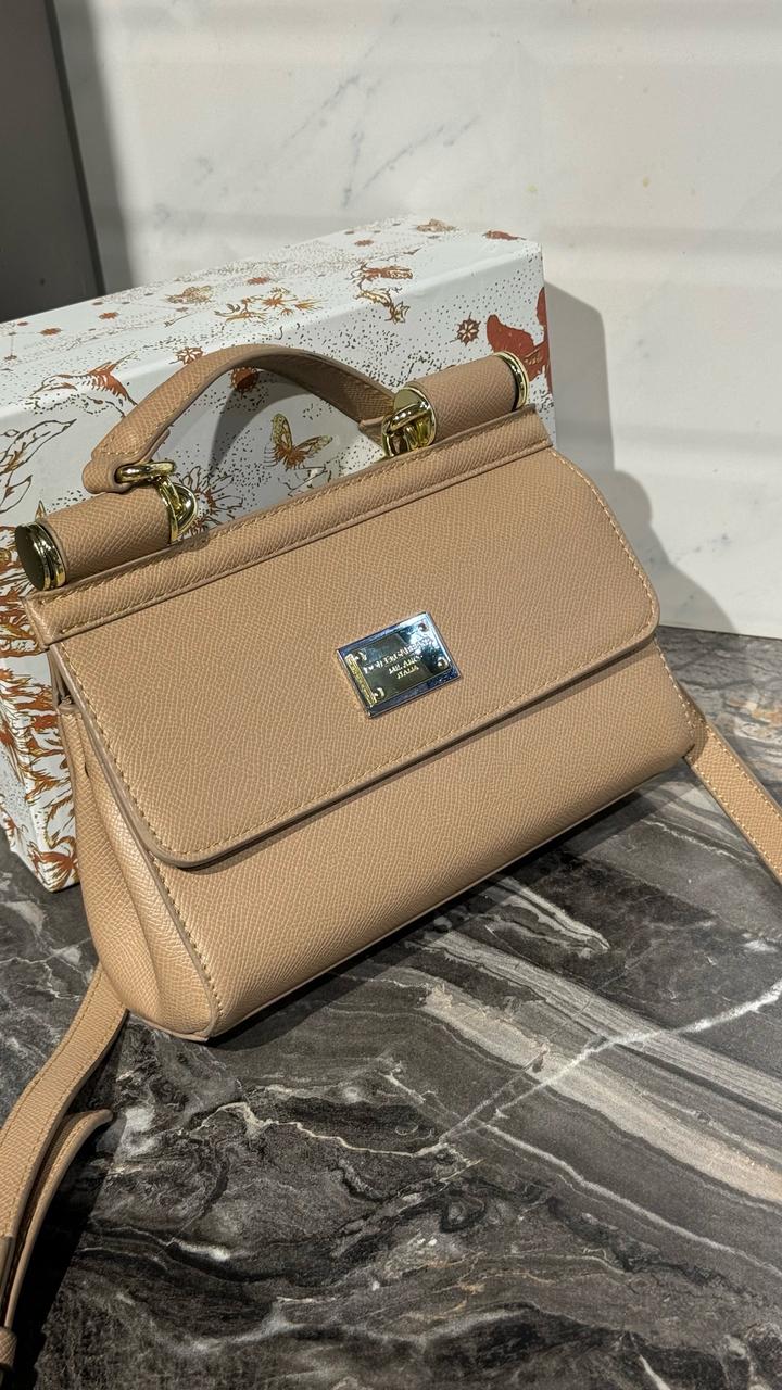 Бежевая сумка под Dolce & Gabbana