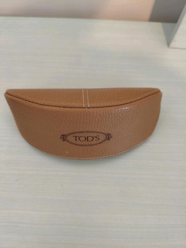 Очки солнцезащитные итальянского бренда Tod's
