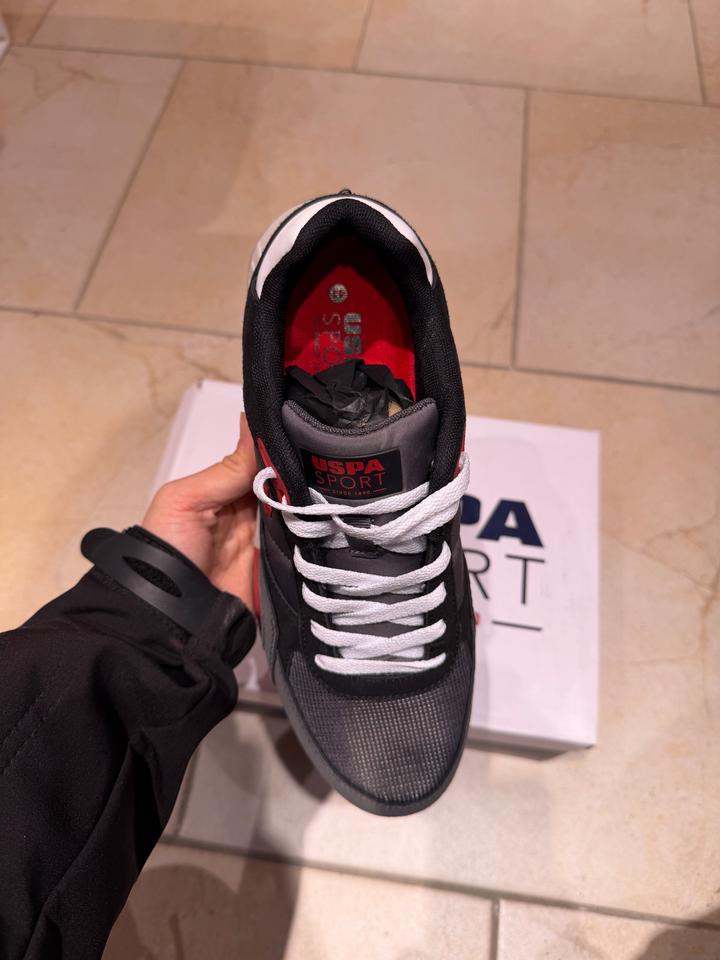 Мужские кроссовки