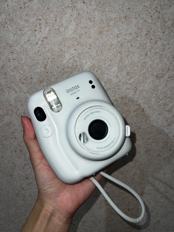INSTAX MINI 11 + чехол и альбом. НОВЫЕ.