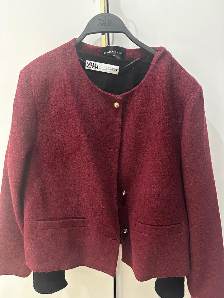 Бордовый костюм