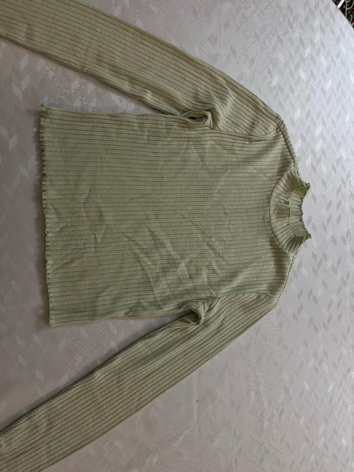 Кофта фисташкового цвета