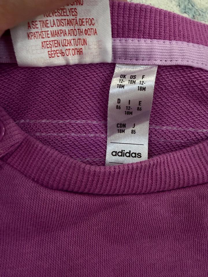 Спортивный Костюм для девочки Adidas.