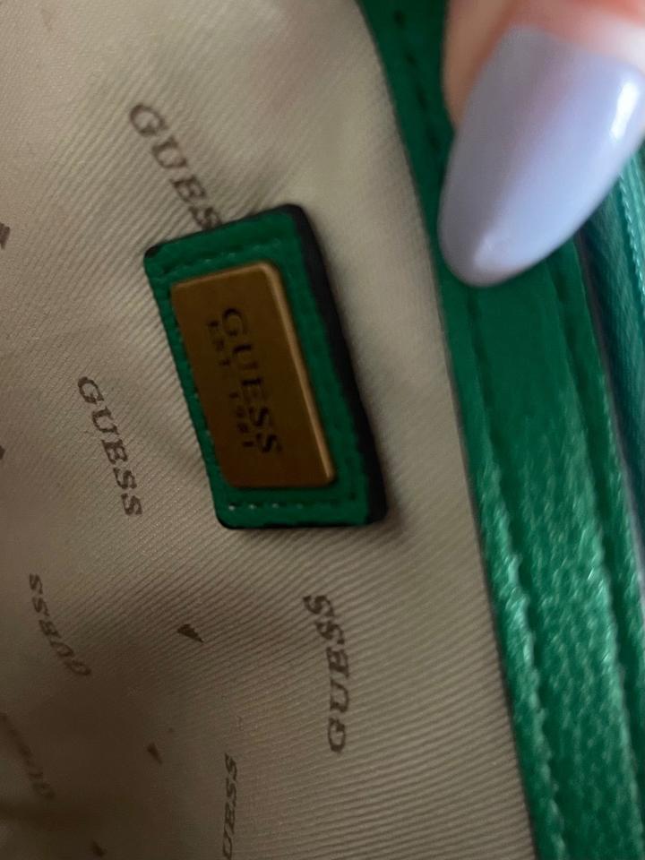 Сумочка Guess
