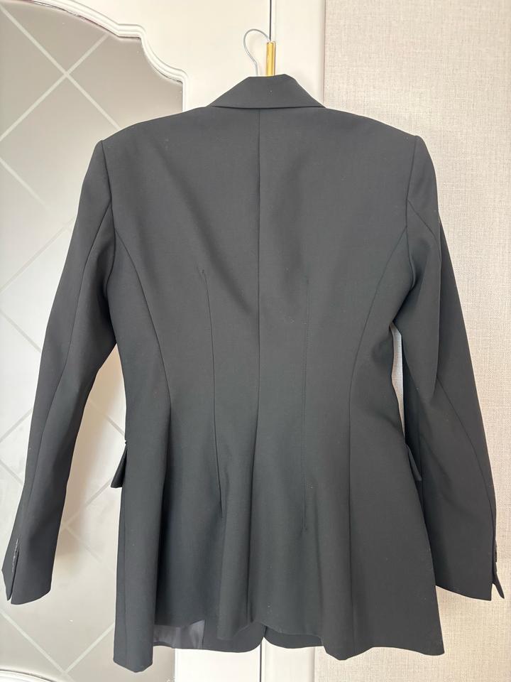 Пиджак приталенный черный