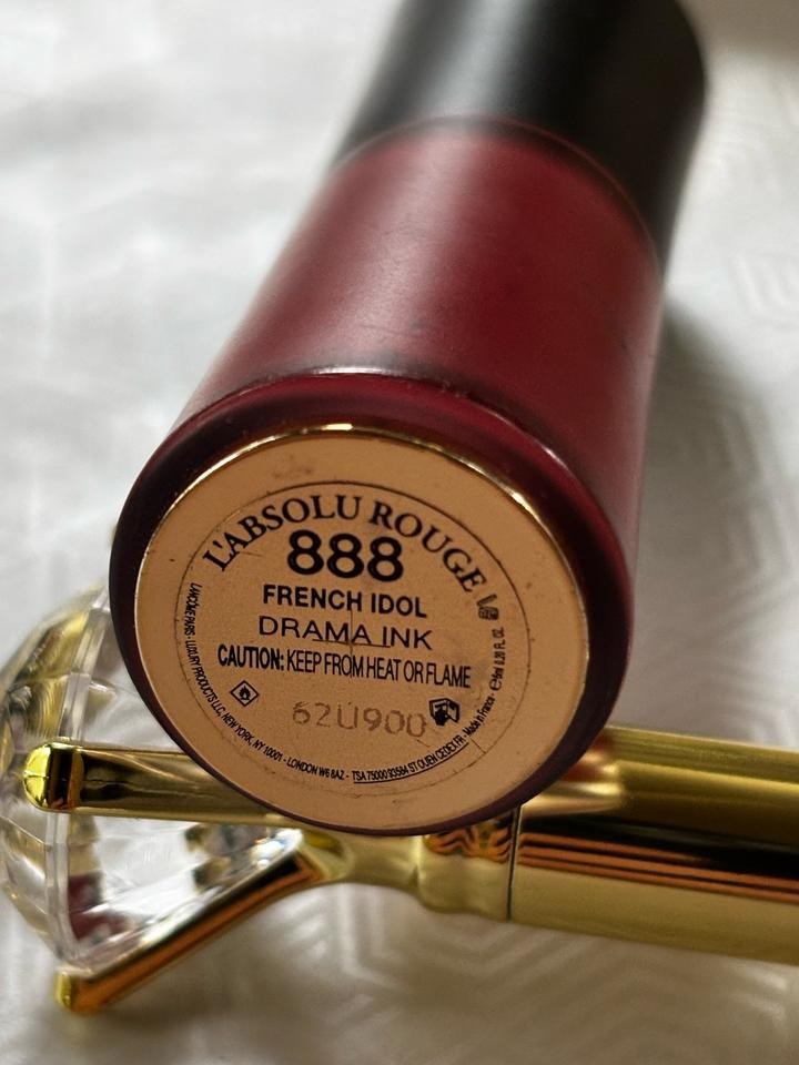 Жидкая матовая помада Lancôme L’Absolu Rouge Drama Ink в оттенке 888 French Idol