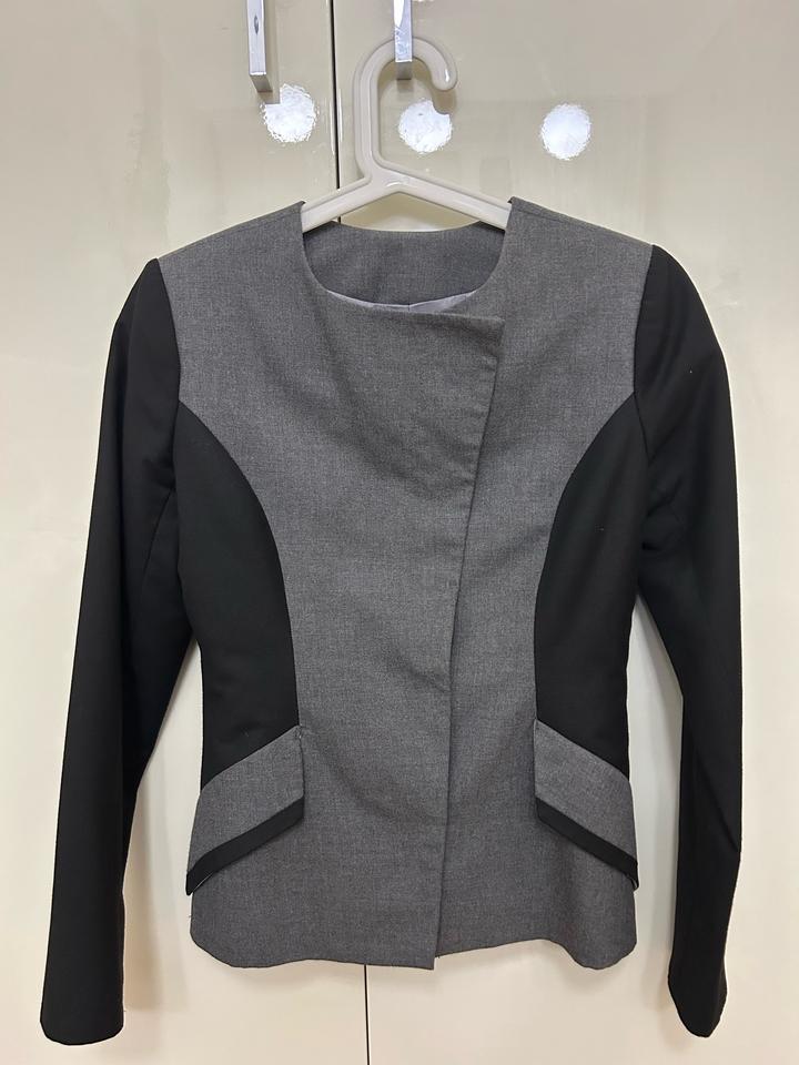 костюм-двойка (жакет + юбка) с контрастными вставками