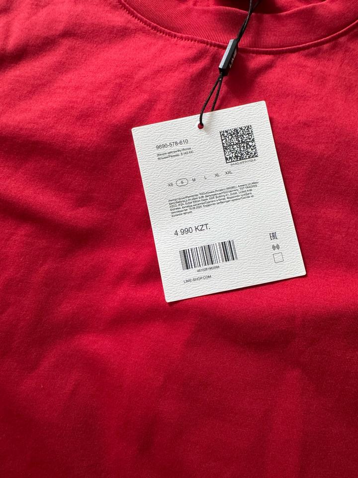 Красная футболка lime