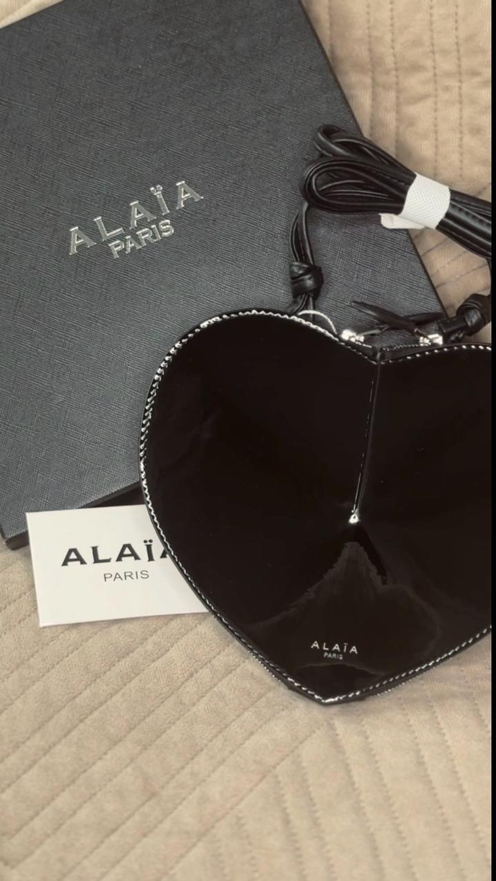 Сумка Alaïa в форме сердца