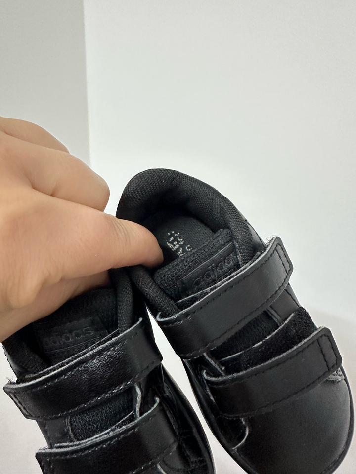 Кроссовки Adidas