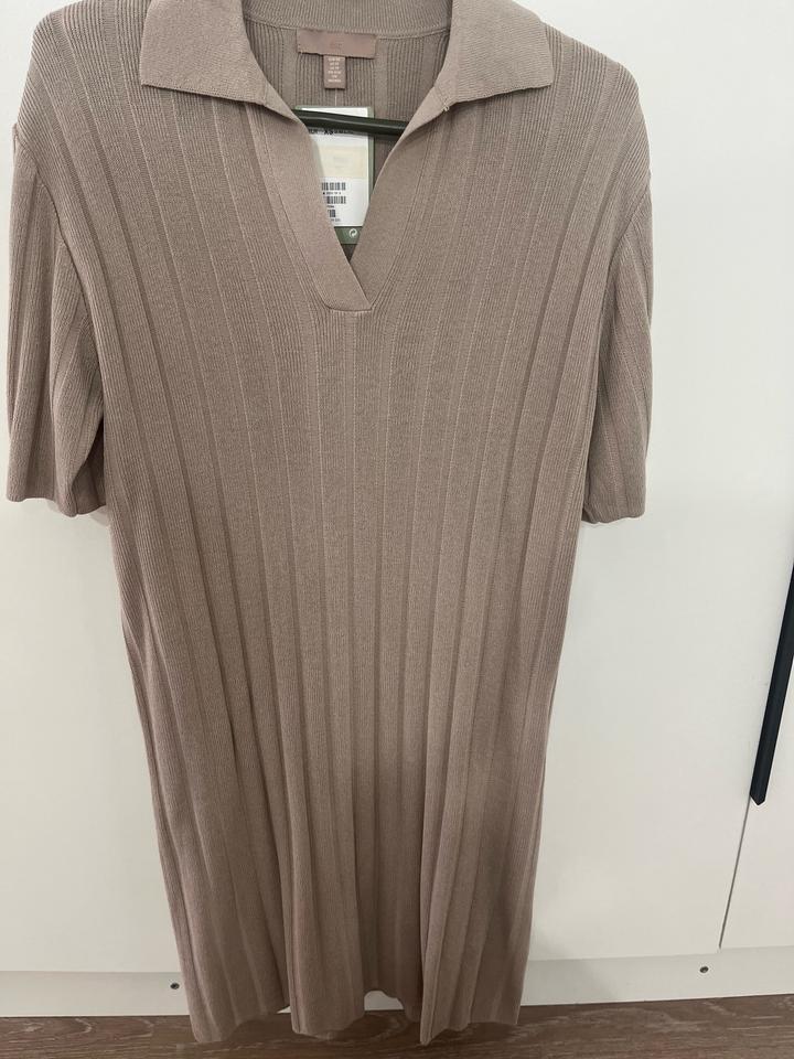 платья h&m бежевое
