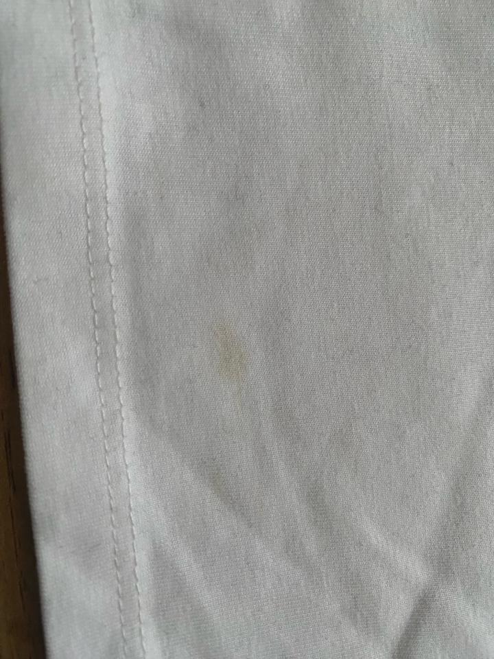 Белая футболка