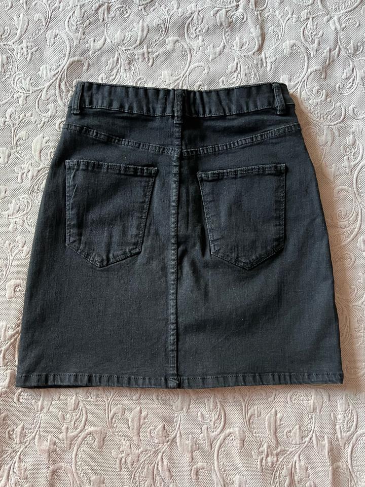 Черная мини юбка Bershka