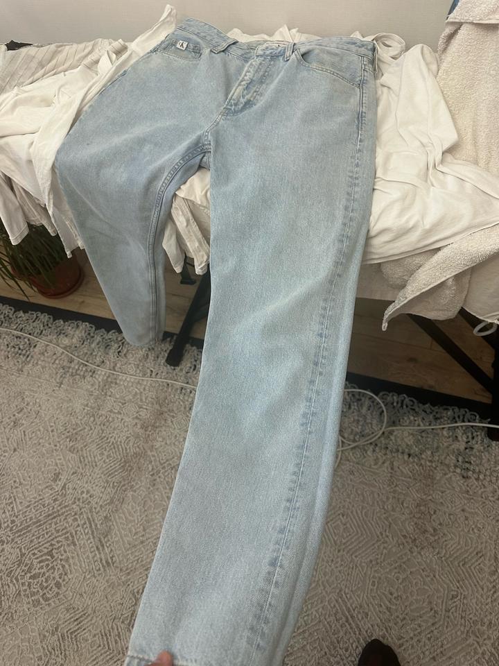 Светлые джинсы Calvin Klein