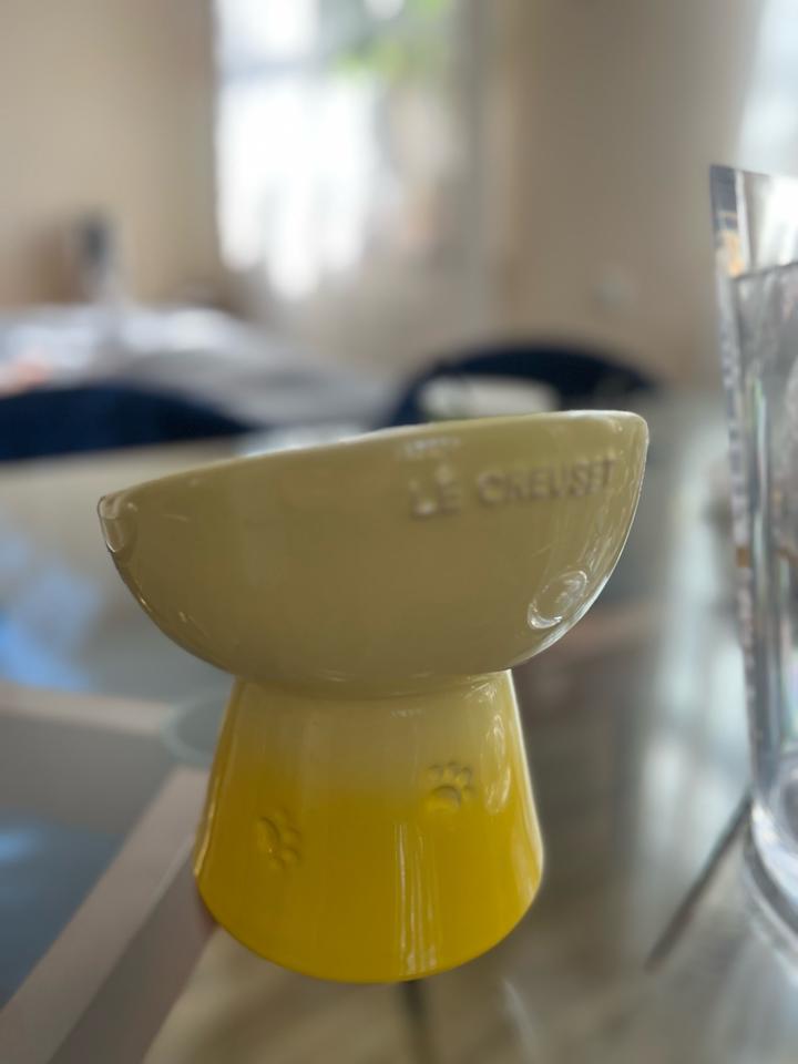 миска для домашних животных Le Creuset Stoneware Deep Footed Pet Bowl.