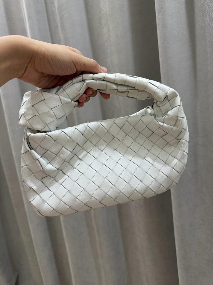 Белая сумка Bottega Veneta