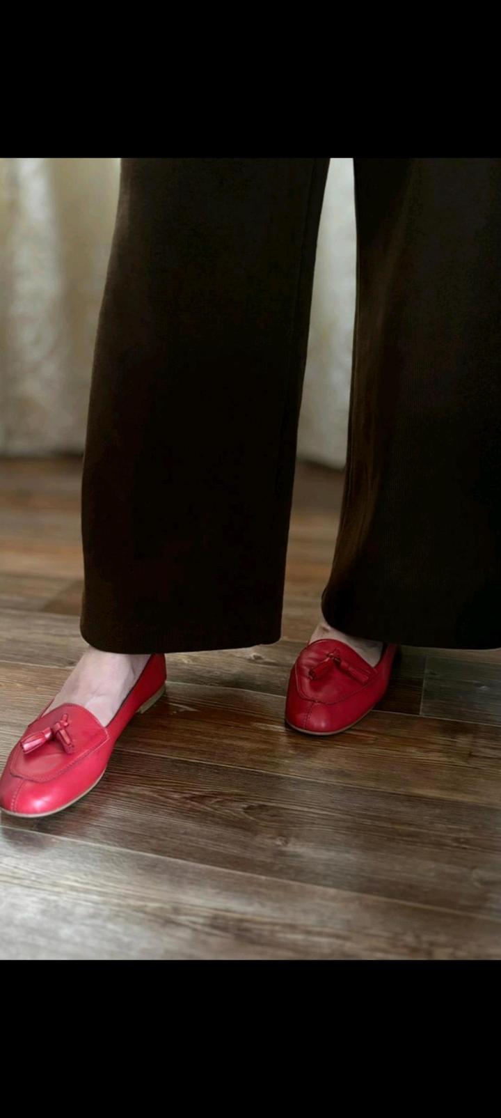 Балетки кожаные,в отличном качестве и состоянии, в трендовом цвете
