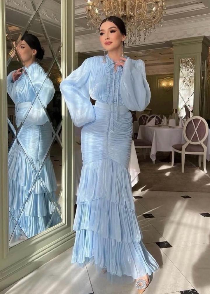 Платье в голубом цвете
