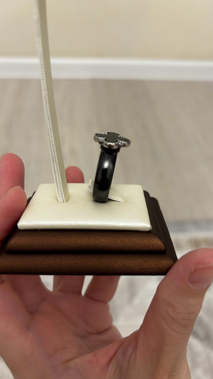 Серебряный кольцо от Van Cleef с керамикой 925 проба, 18,5 размер