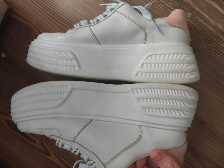 Кроссовки.Высокая подошва.