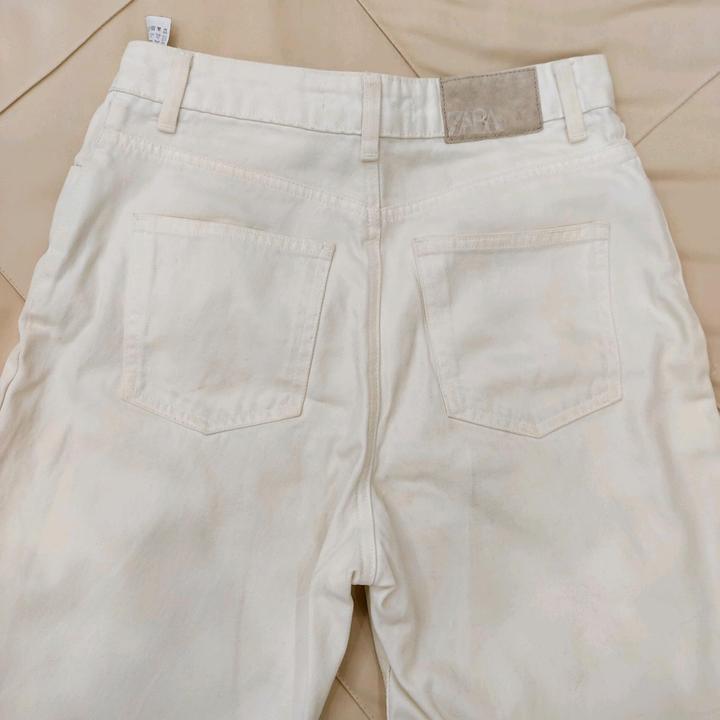 Белые джинсы Zara