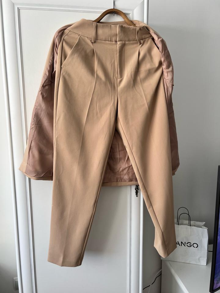 Брючный костюм