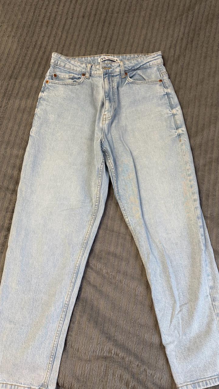 Голубые джинсы Zara