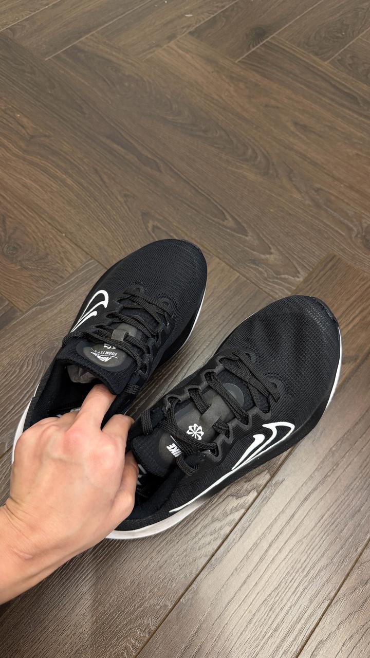 Кроссовки Nike оригинал 37.5 размер