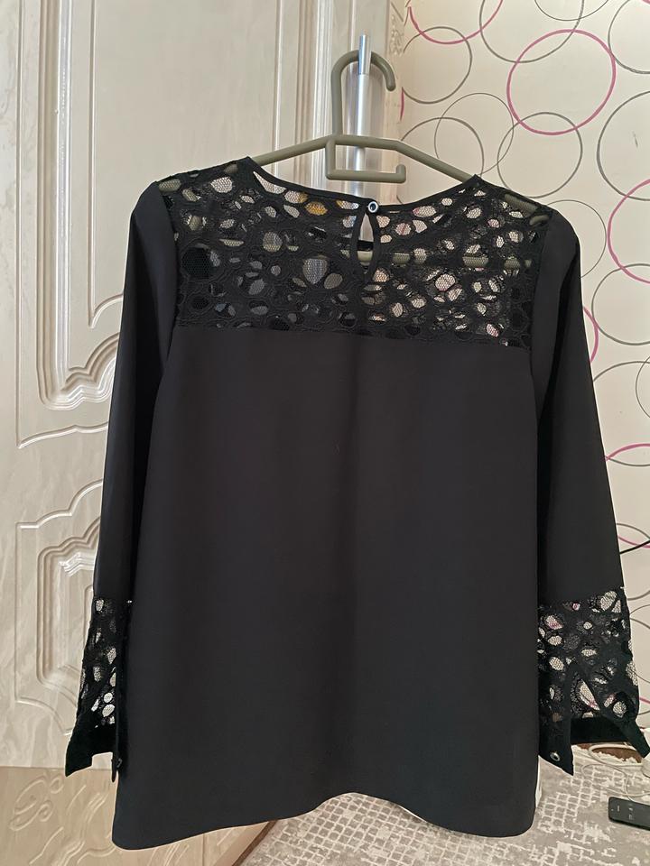 Блузка черная