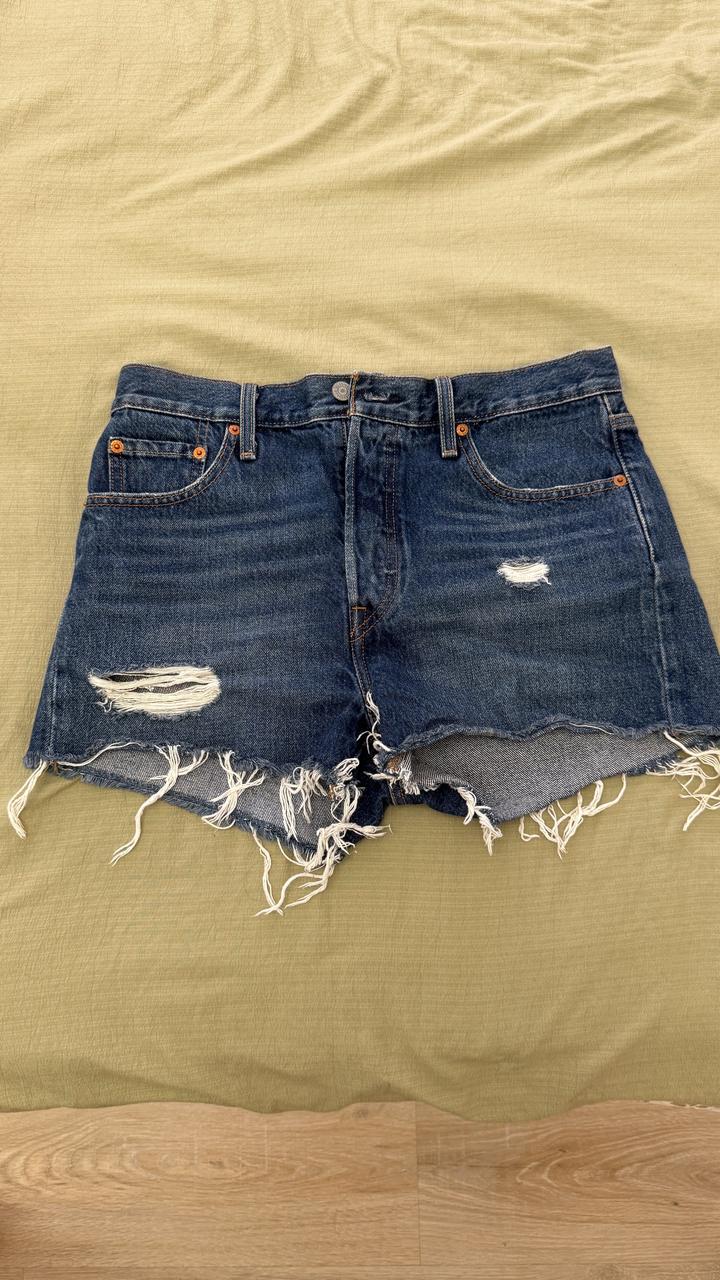 Синие джинсы Levi’s на пуговицах