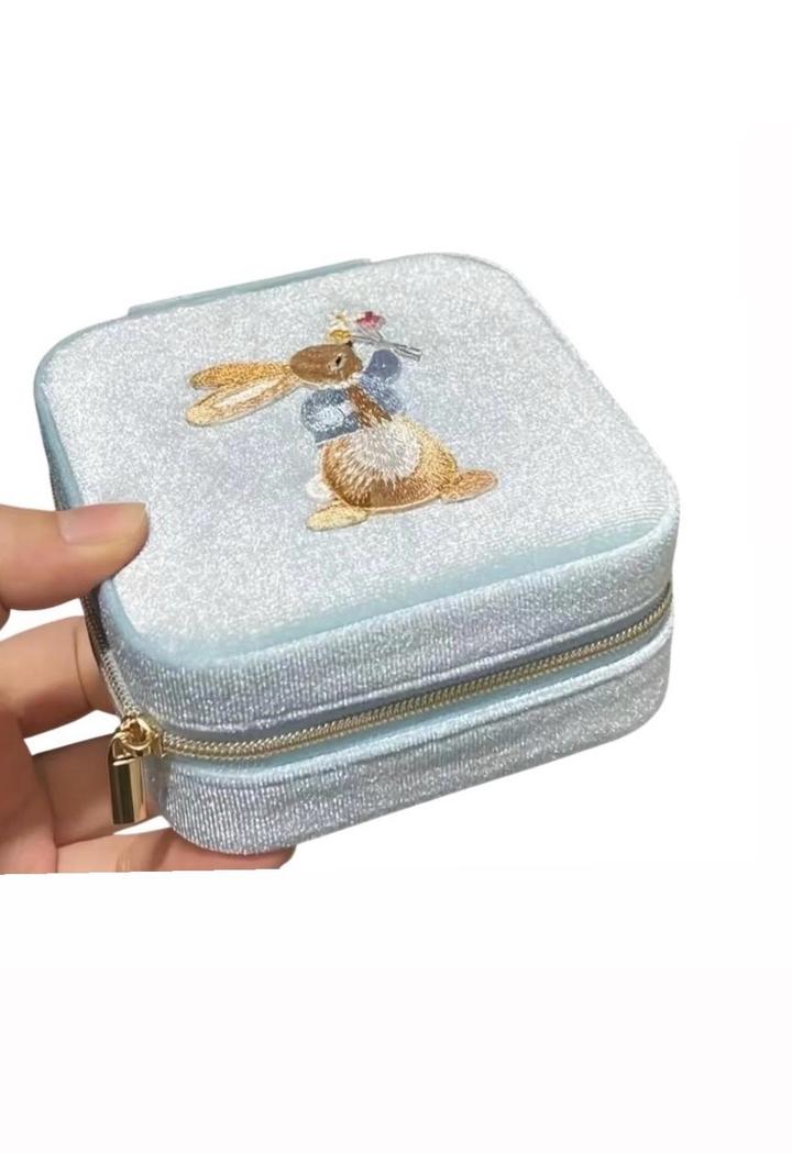 Новая шкатулка для украшений с вышивкой зайчика