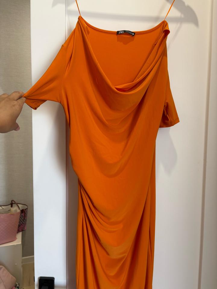 Оранжевое платье Zara