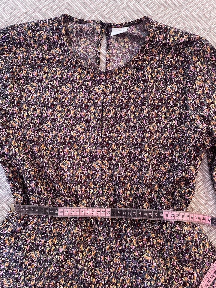 Цветочное легкое платье.