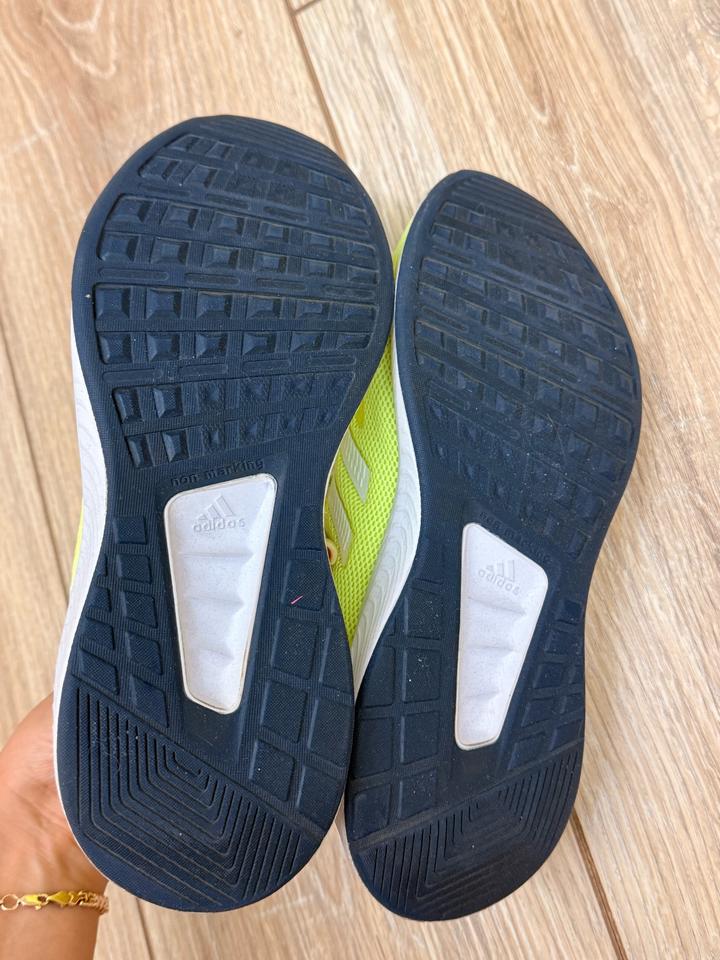 Кроссовки adidas