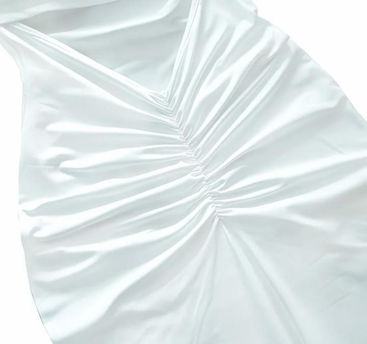 Белое платье