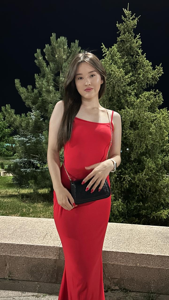 Красное платье