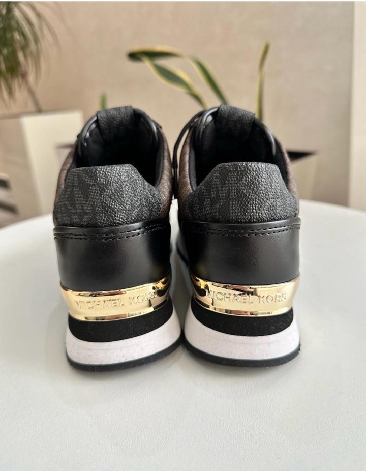 Кроссовки Michael Kors коричневые 100 % оригинал новые