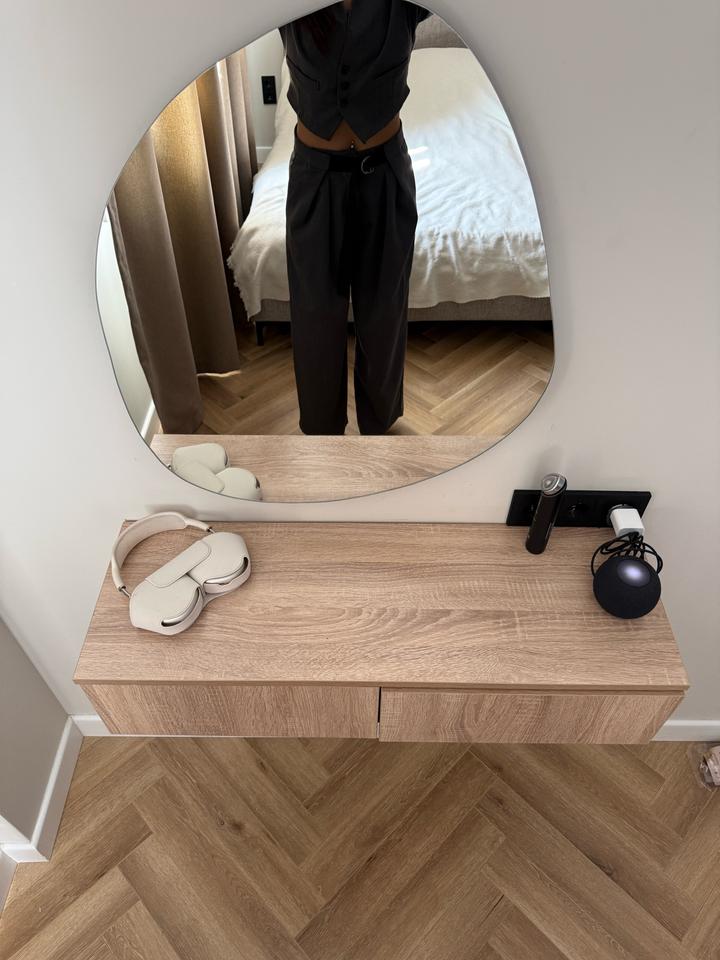 Серый брючный костюм